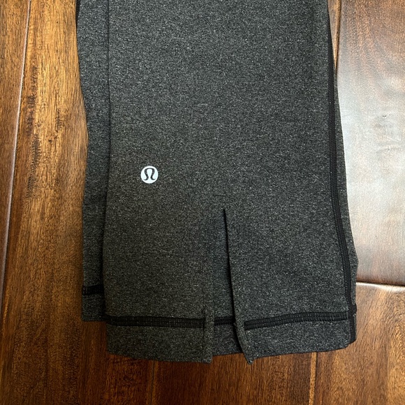 New lululemon cropped grey leggings ! - Picture 3 of 3